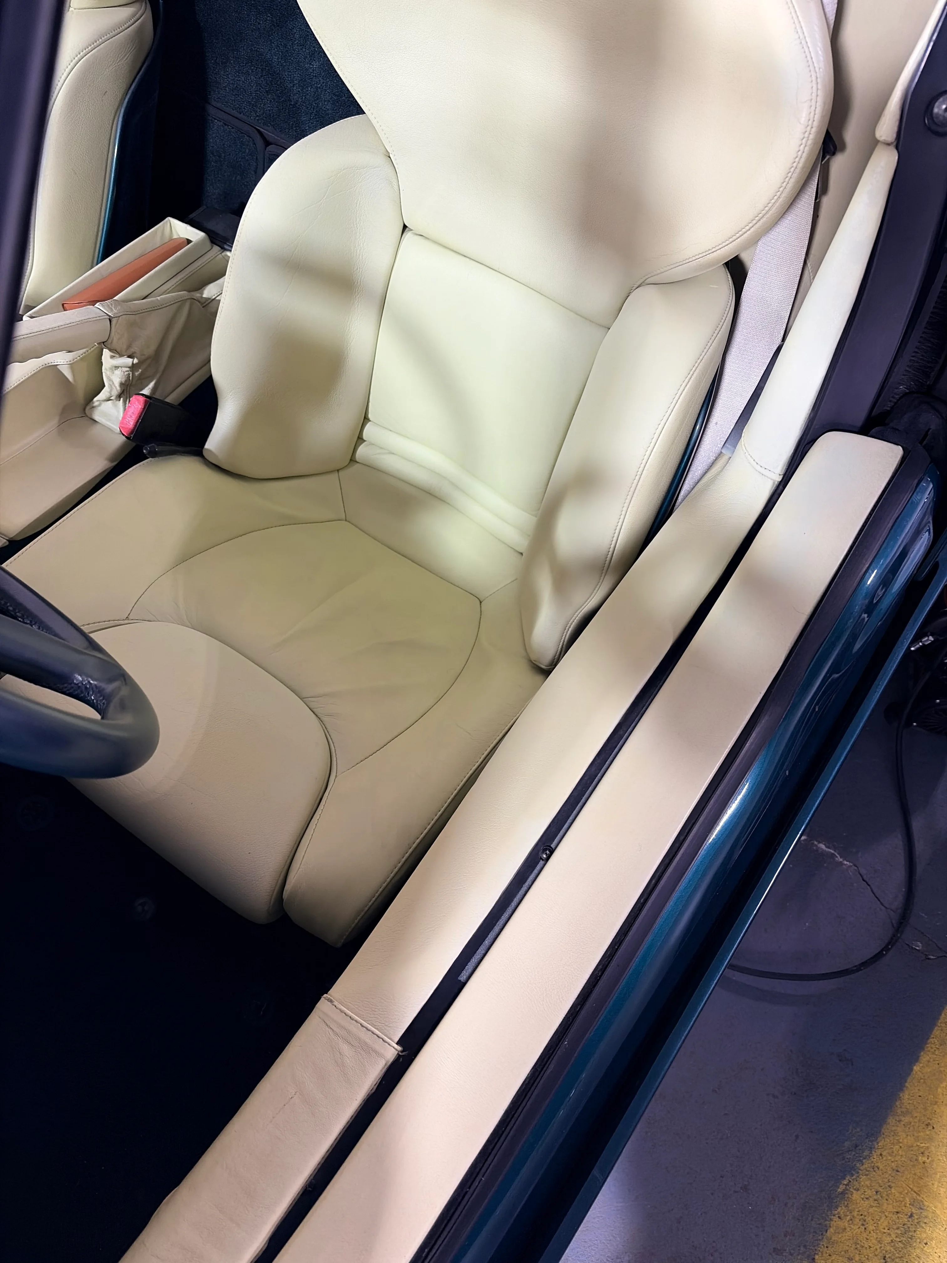 BMW Z1 cockpit overview with retractable door lowered — showing leather seats and sill panel surfaces before preservation work